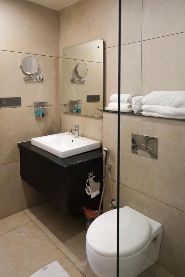 The Wallflower Hotel โกตา ภายนอก รูปภาพ