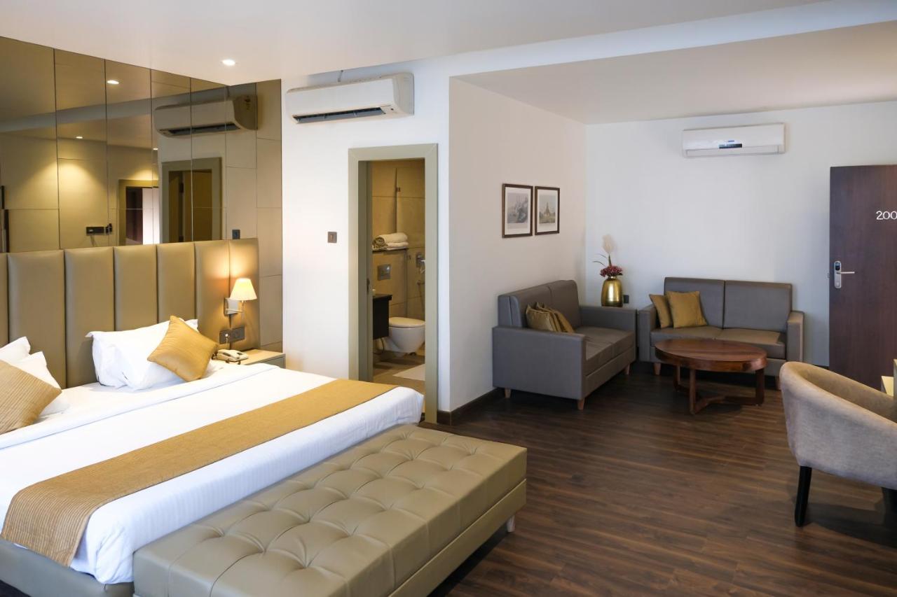 The Wallflower Hotel โกตา ภายนอก รูปภาพ